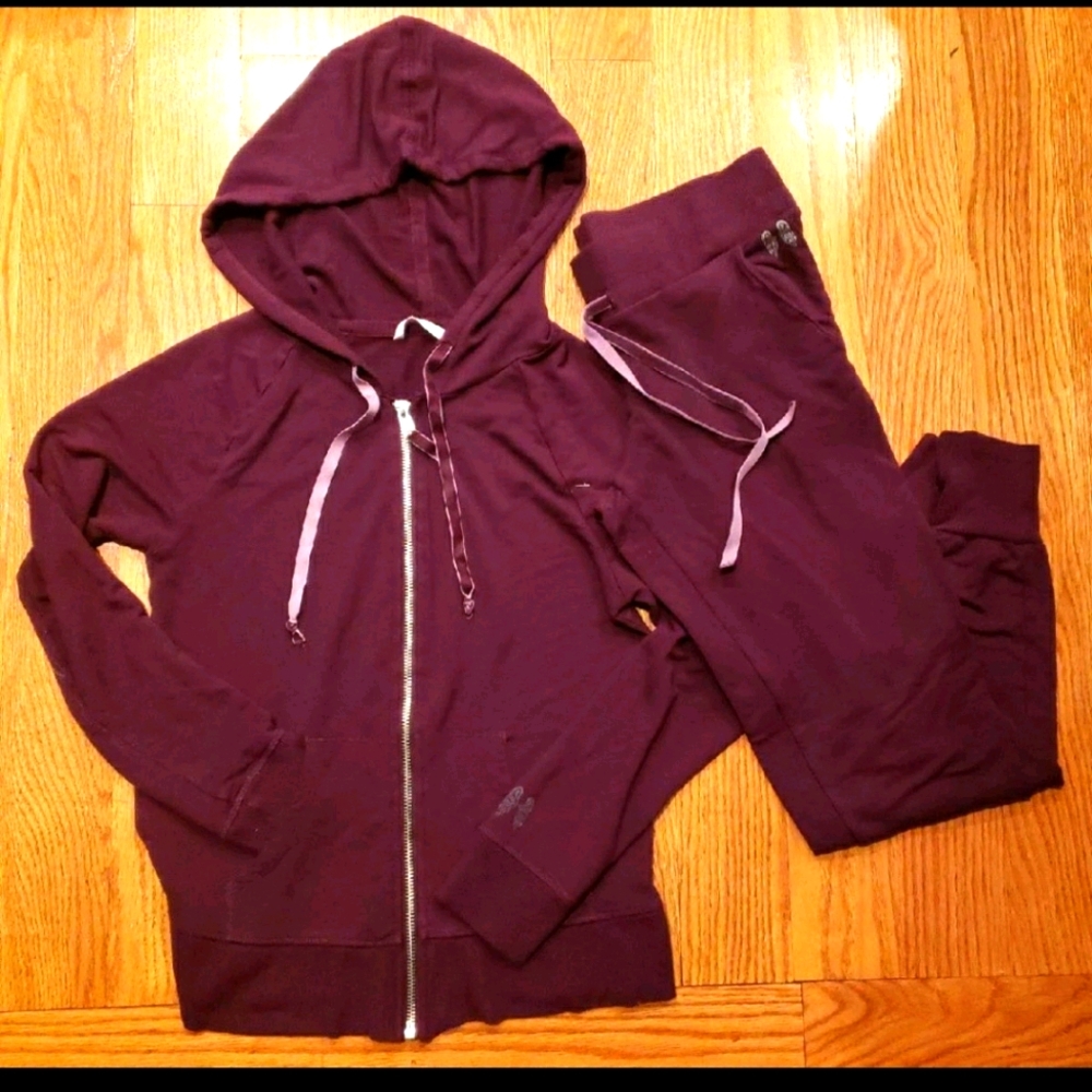 VICTORIA'S SECRET JOGGER SET